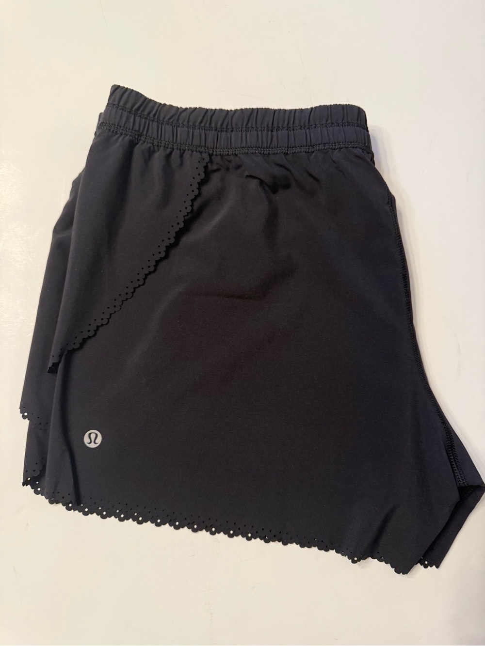 Lululemon laser cut scalloped hem unlined shorts